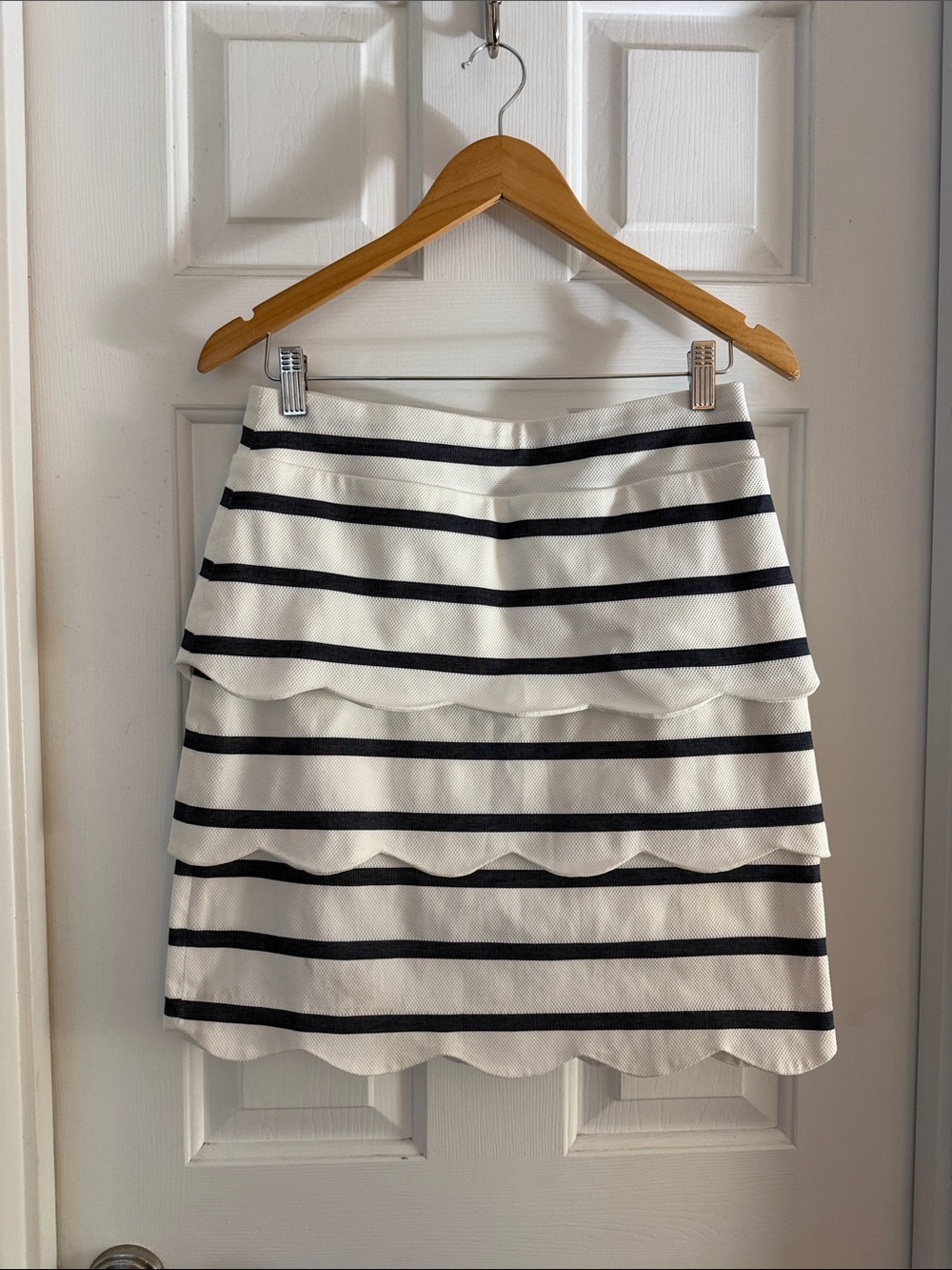 J. McLaughlin White navy providence petal  Striped Scallop Hem pull on skirt 4